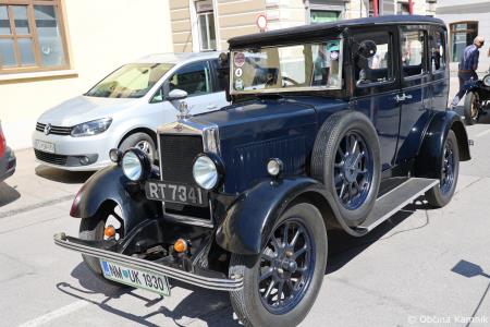 Mednarodna revija starodobnikov v Kamnik privabila ljubitelje klasičnih vozil (60)